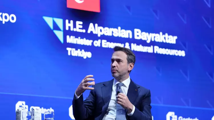  Bakan Bayraktar: 2035 yılında yenilenebilir enerji gücümüzü 100 gigavata çıkarmak istiyoruz